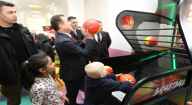 Hakkari Valisi Akbıyık, Çocuk Oyun ve Kültür Merkezini ziyaret etti