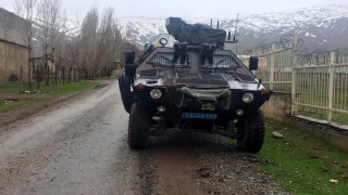 Jandarma ekipleri, belde ve köyleri gezerek "evde kal" çağrısı yaptı