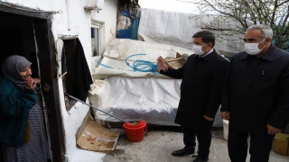 Erzincan Belediye Başkanı Aksun, evden çıkmaları kısıtlanan vatandaşları ziyaret etti
